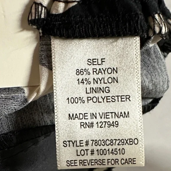 NWT SoHo Apparel Plus Baggy Floral Capri Size 2x - Picture 6 of 8